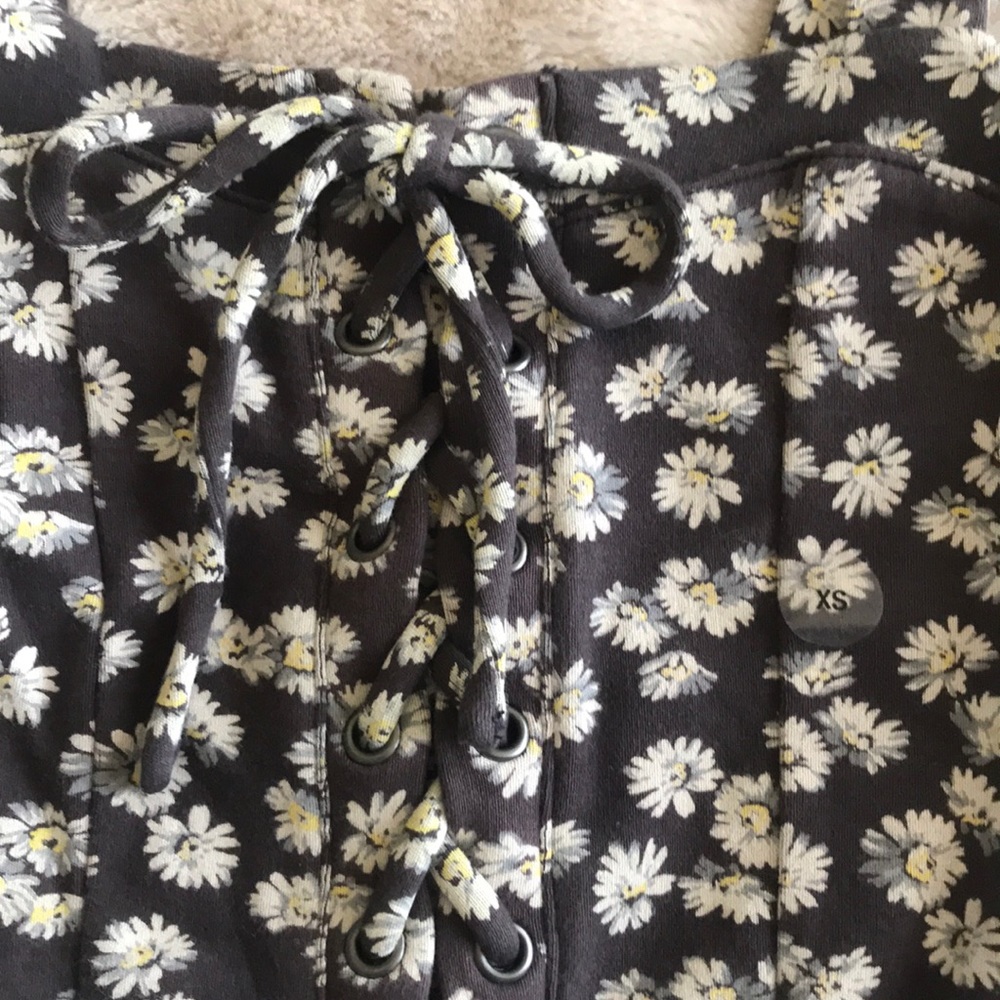 flowered top - Picture 2 of 3